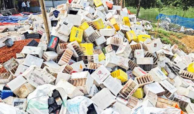 গ্রামে গলানো হচ্ছে সিসা, ঝুঁকিতে পরিবেশ