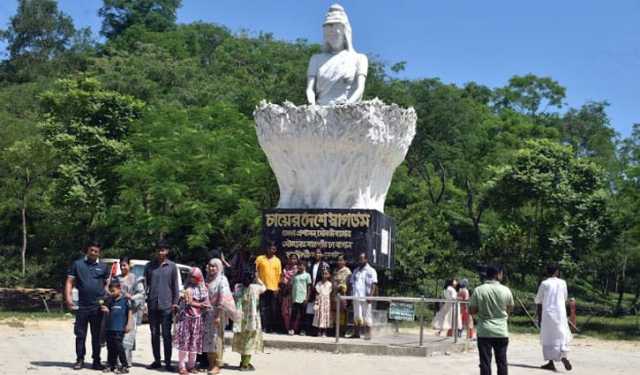 সৌন্দর্যের মায়াবি হাতছানিতে পর্যটকদের কাছে ডাকছে শ্রীমঙ্গল