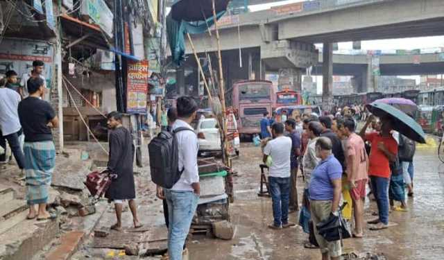 সাংবাদিক হত্যা: তাকিয়ে দেখেছে শতশত মানুষ 
