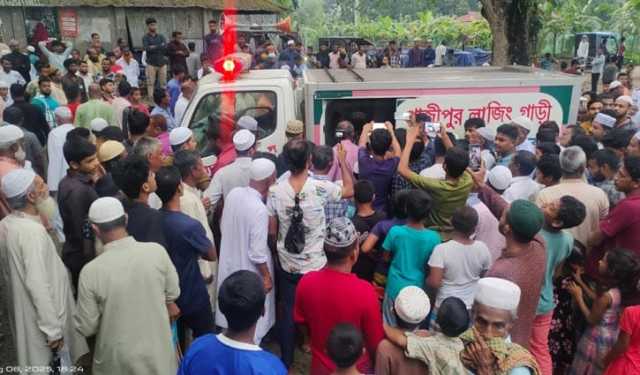 বাড়ির পাশের কবরস্থানে সাংবাদিক তুহিনের দাফন সম্পন্ন