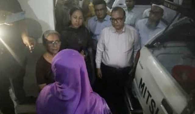 প্রাণিসম্পদ কর্মকর্তার গাড়িতে মেয়াদোত্তীর্ণ ওষুধ, ধরলেন উপদেষ্টা