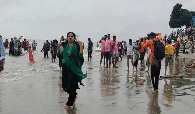 পর্যটকে পরিপূর্ণ কুয়াকাটা