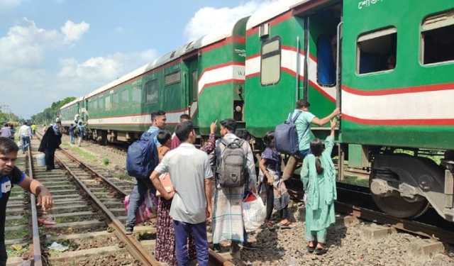 পঞ্চগড় এক্সপ্রেসের লাইনচ্যুত বগি উদ্ধার, ট্রেন চলাচল স্বাভাবিক