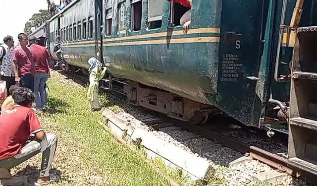 ব্রাহ্মণবাড়িয়ায় ট্রেন লাইনচ্যুত, লুপ লাইন থাকায় চলাচল স্বাভাবিক