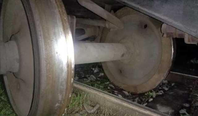 ময়মনসিংহে ১৩ ঘণ্টা ধরে ক্রেনের চাকা লাইনচ্যুত