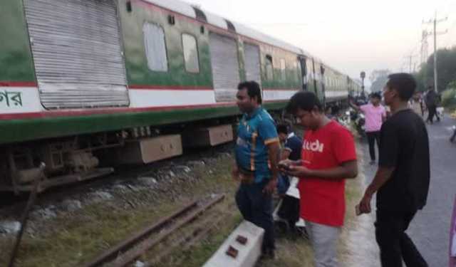 ভাঙ্গুড়ায় ট্রেনের বগি লাইনচ্যুত, চলছে উদ্ধার কাজ 