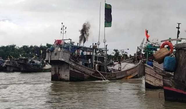 মাছধরা ট্রলারে গ্যাস সিলিন্ডার বিস্ফোরণ, অগ্নিদগ্ধ ৩
