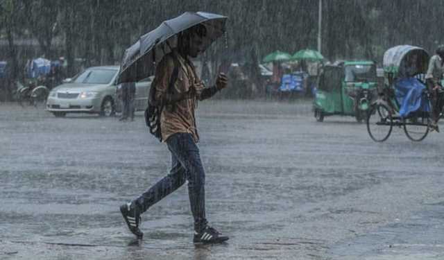সাত সকালে ঢাকায় মুষলধারে বৃষ্টি