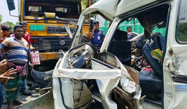 এক মাসে সড়ক দুর্ঘটনায় নিহত ৫২০ 