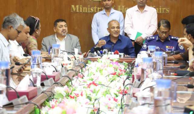 লুট হওয়া অস্ত্র উদ্ধারে পুরস্কার ঘোষণা 