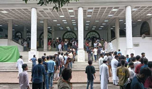 ডাকসু নির্বাচন: সকালেই ভোটারদের দীর্ঘ লাইন 