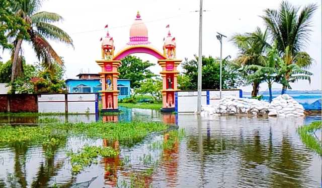 জলাবদ্ধ ভবদহে নেই দুর্গাপূজার আমেজ