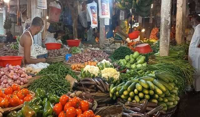 মানিকগঞ্জে সবজির দাম কেজিতে বেড়েছে ১৫ টাকা