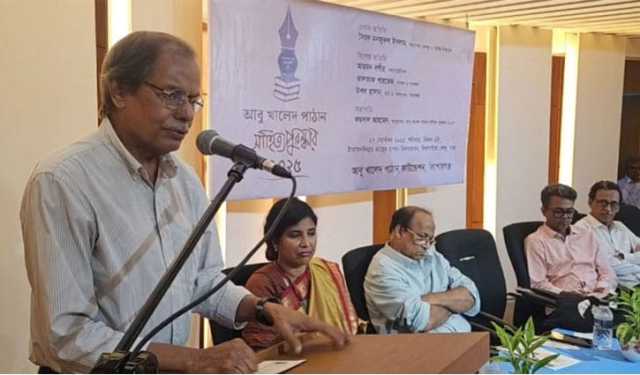 যারা সংস্কারের আলাপ করছে তাদেরও শিক্ষার অভাব আছে