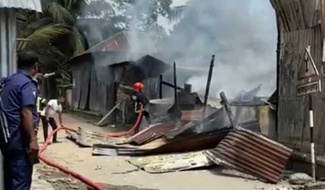 কুমিল্লায় মাইকে ঘোষণা দিয়ে ৪ মাজারে হামলা-অগ্নিসংযোগ