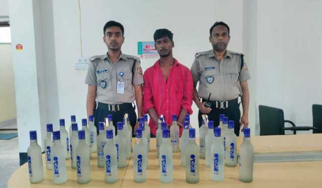 নেত্রকোণায় ভারতীয় মদসহ যুবক আটক