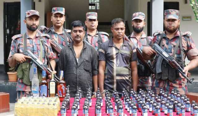 যশোরে মদ-ফেনসিডিলসহ আটক ২
