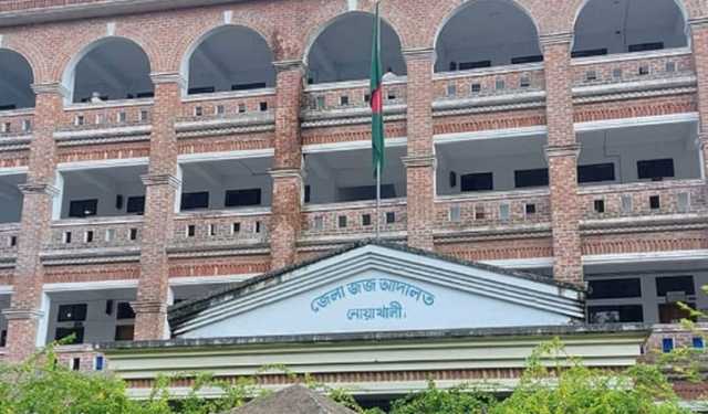 আদালতের বারান্দায় স্বামীকে ছুরিকাঘাত, স্ত্রী আটক