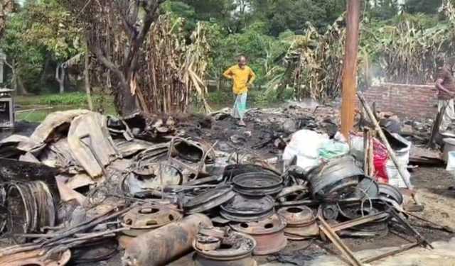 খাগড়াছড়িতে অগ্নিকাণ্ডে ১৯ দোকান ভস্মীভূত