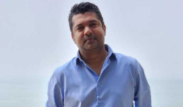 জয়ের খোলা চিঠি: শিল্পীদের সর্বজনীন করুন