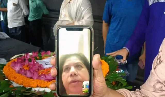 ভিডিওকলে ফরিদা পারভীনকে শ্রদ্ধা জানালেন রুনা লায়লা