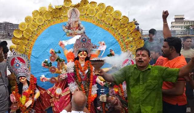 প্রতিমা বিসর্জন ঘিরে সতর্ক অবস্থানে আইনশৃঙ্খলা বাহিনী