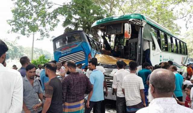ঢাকা-বরিশাল মহাসড়কে দুই বাসের সংঘর্ষে আহত ১৫