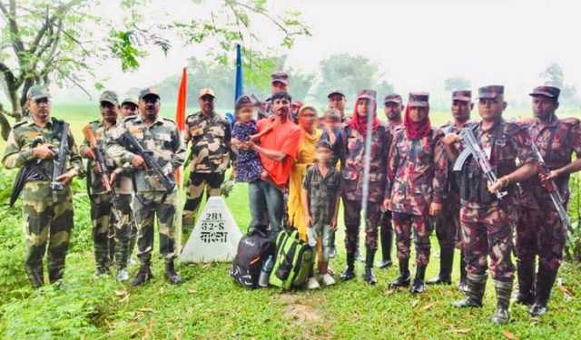 পাঁচবিবি সীমান্ত দিয়ে একই পরিবারের ৫ সদস্যকে ফেরত পাঠাল বিএসএফ