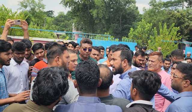 ফেনীতে বালু উত্তোলন নিয়ে বিএনপির দুই পক্ষের হট্টগোল