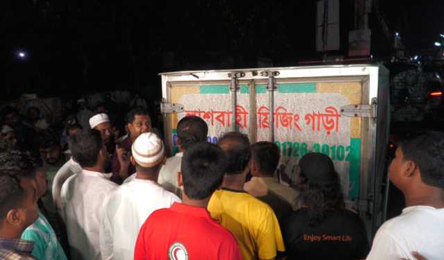মা-বাবার কবরে চিরনিদ্রায় শায়িত ফরিদা পারভীন