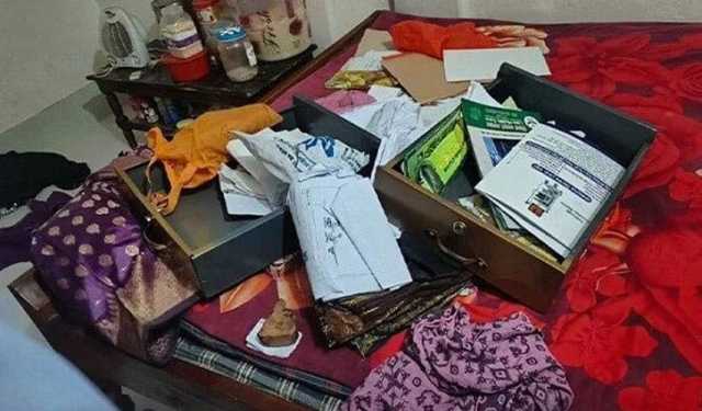 মণ্ডপ থেকে বাড়ি ফিরে দেখেন দরজার তালা ভাঙা, টাকা ও স্বর্ণালংকার চ