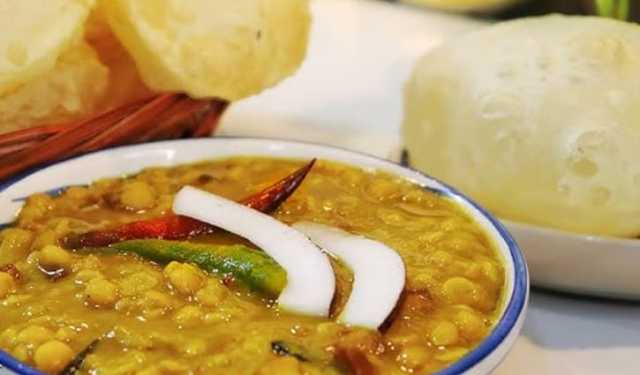 লুচির সঙ্গে থাকুক ‘নারকেল ছোলার ডাল’