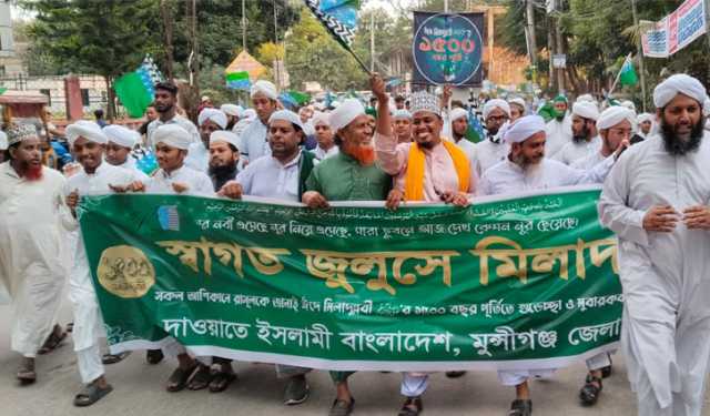 ঈদে মিলাদুন্নবীকে স্বাগত জানিয়ে দাওয়াতে ইসলামীর জুলুস