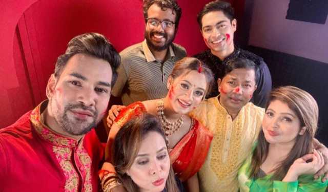 পূজার ফটোশুটে দীঘি, রূপের আভায় সঙ্গী জিলানী-রাতুল