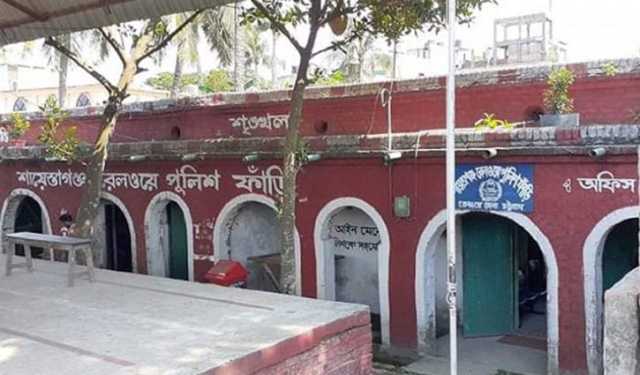 যাত্রীকে হয়রানি, শায়েস্তাগঞ্জ রেল ফাঁড়ির ইনচার্জসহ ৭ জনের বিরুদ্ধে মামলা