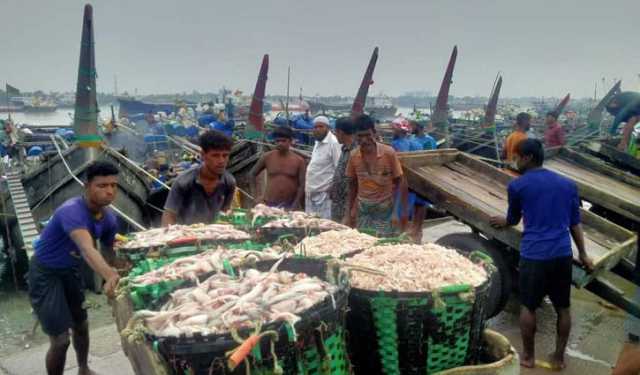 বঙ্গোপসাগরে মাছ ধরার ট্রলার ডুবে নিখোঁজ ৮