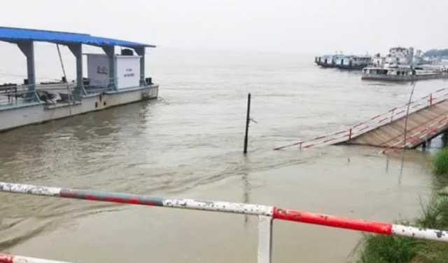 পাটুরিয়া লঞ্চ ঘাটে ভাঙন, পদ্মার পেটে জেটি