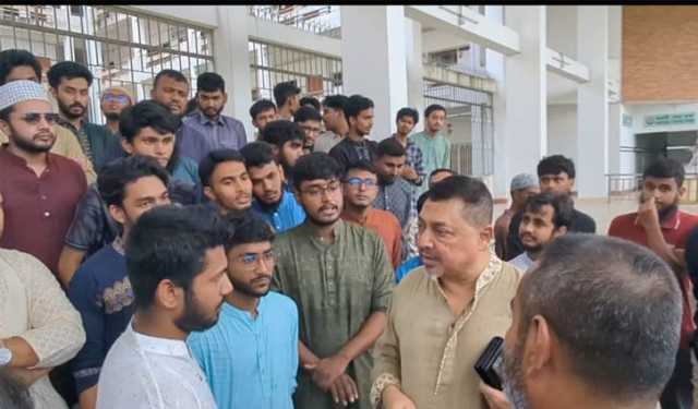 বিচার দাবিতে বিক্ষোভ, স্বরাষ্ট্র সচিবের আশ্বাসে ফিরলেন শিক্ষার্থীরা