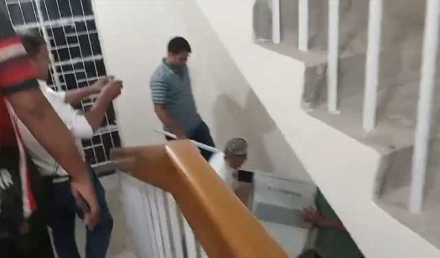 ব্যালট বাক্স বহনের পাশে ‘ছাত্রদল নেতা’, ফোন কেড়ে ভিডিও ডিলিট