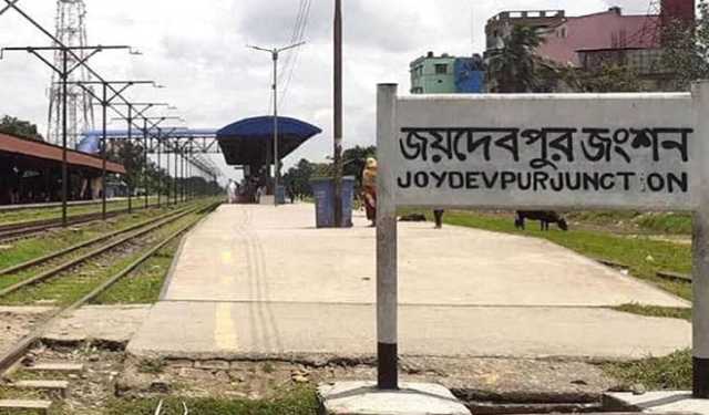 টিকটক ভিডিও করতে গিয়ে ট্রেনের ধাক্কায় যুবকের মৃত্যু