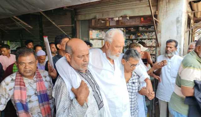 টাঙ্গাইলে বক্তব্য দেওয়ার সময় অসুস্থ হয়ে পড়েন কাদের সিদ্দিকী
