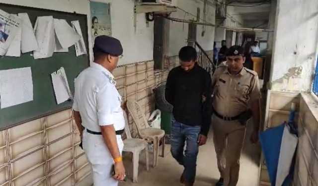 কলকাতা বিমানবন্দর টার্মিনালের কাচ ভাঙায় গ্রেপ্তার বাংলাদেশি