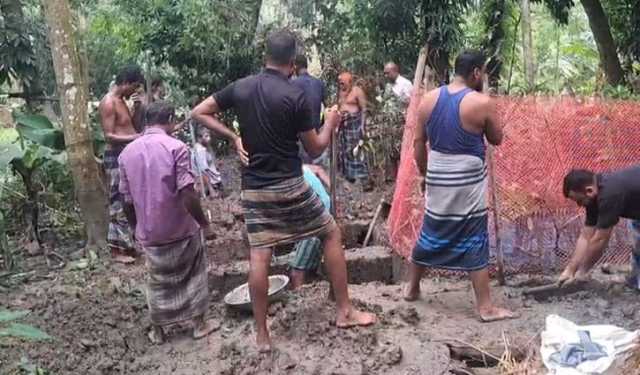এক পরিবারে একই দিনে সাত কবরের শোক