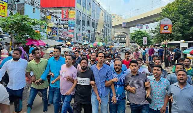 রাজধানীতে ঝটিকা মিছিল, আওয়ামী লীগের ২৪৪ নেতাকর্মী গ্রেপ্তার