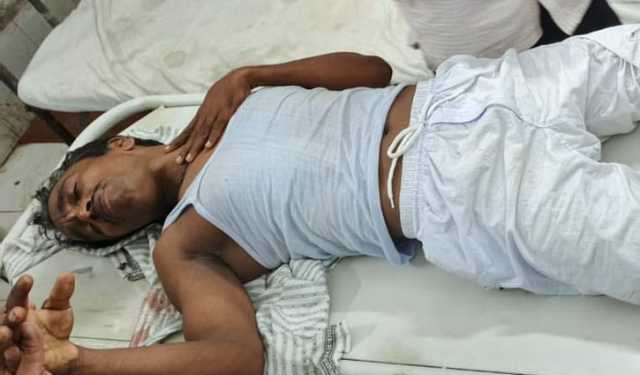 হাতুড়ি দিয়ে পিটিয়ে শিক্ষকের হাত-পা ভেঙে দিলেন বিএনপি নেতা