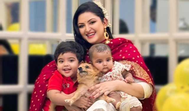 মেয়েকে অবহেলার গুঞ্জনে ক্ষুব্ধ পরীমণির কড়া জবাব