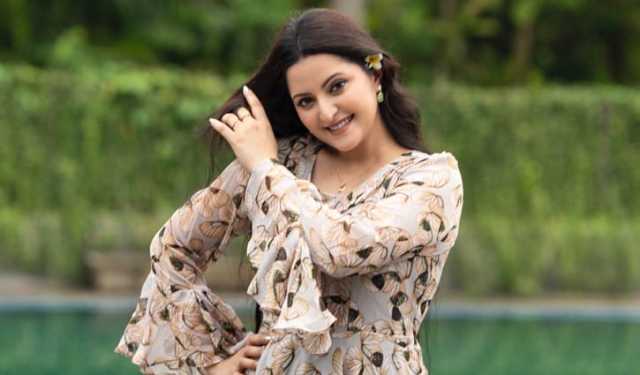 এখন ৬ মাস আওয়ামী লীগ, ৬ মাস বিএনপি, পরীমণির ইঙ্গিপূর্ণ পোস্ট