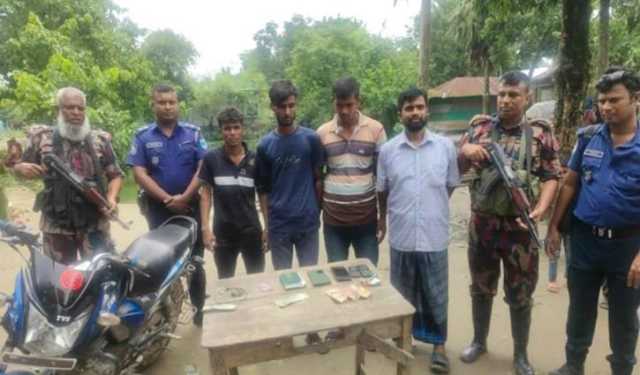 ভারতে পালানোর সময় দীপু মনির ভাগ্নেসহ আটক ৪