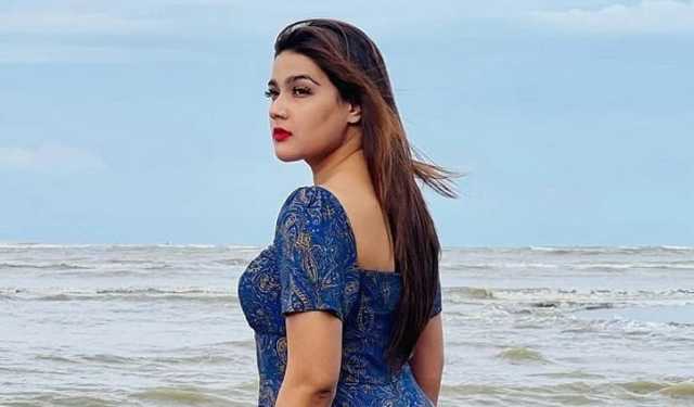 যুক্তরাষ্ট্র থেকে ফেসবুকে শ্রদ্ধা জানালেন মাহি