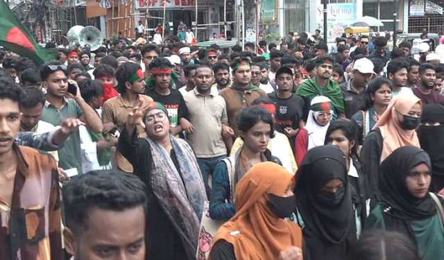 শেবাচিমে চিকিৎসককে মারধর, কর্মবিরতিতে ইন্টার্ন চিকিৎসকরা